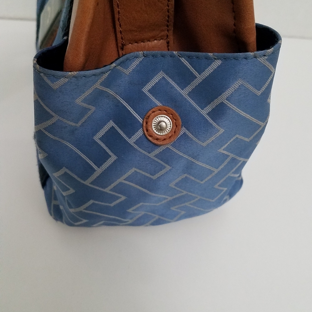 SALE! $10 Tommy Hilfiger American Classics Handbag - Picture 5 of 16